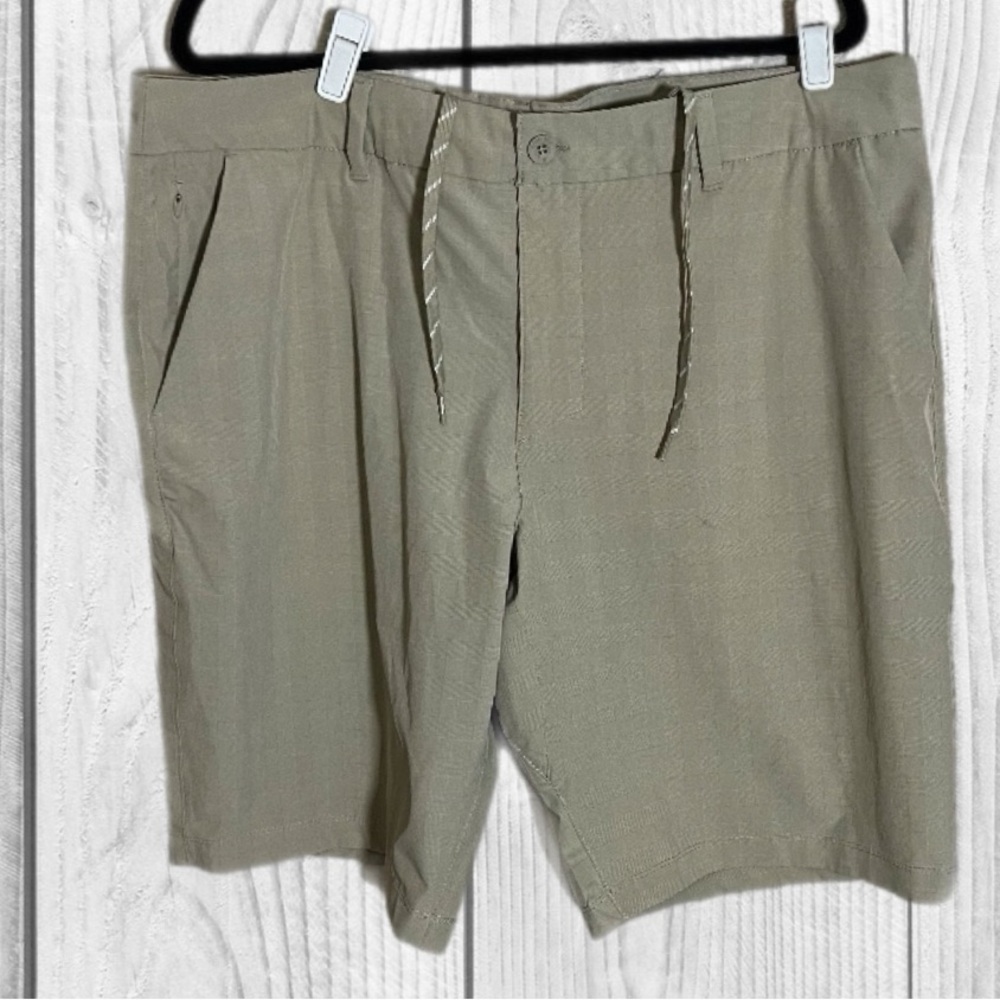 Hang Ten Men's Khaki Flat Golf Stretch Shorts  size 40 sporty preppy